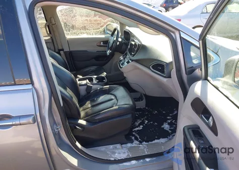 2018 Chrysler Pacifica Touring L из США, поврежденный, VIN 2C4RC1BG1JR269727